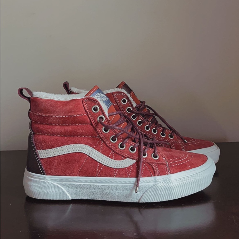 Vans Hot Sauce/Port Roya Scotchgard Sk8-Hi Mte Top Sneakers
Faux Fur Lined